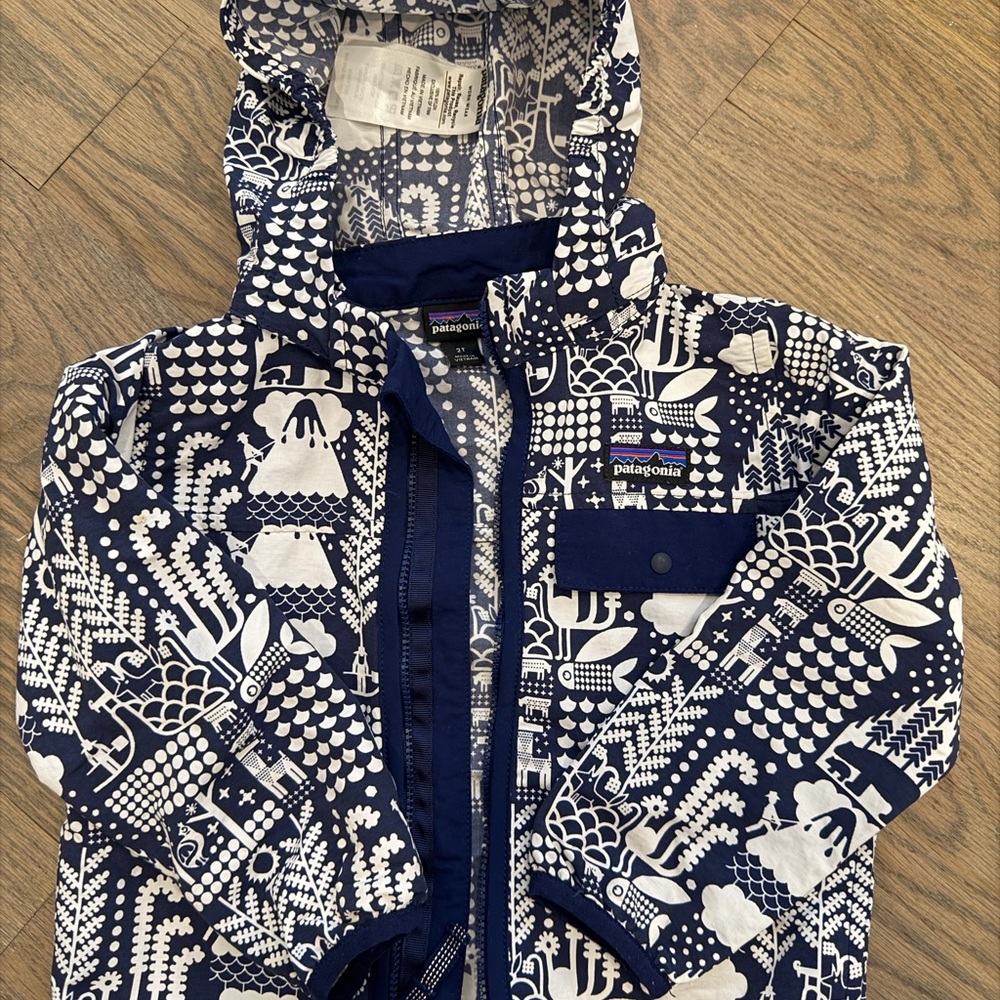 Patagonia Navy and White Graphic Jacket
